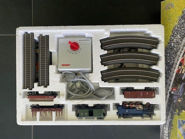 Märklin Modellini di ferrovie: Märklin Eisenbahn – Usato da Balzers venduto da mandro 1