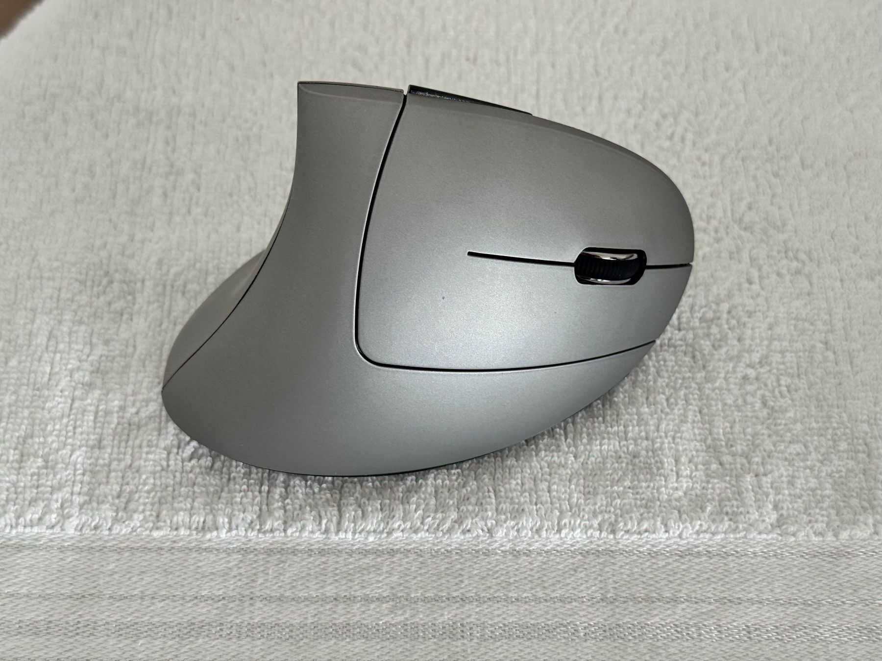 Mouse: Ergonomische Funkmaus Silber mit USB Dongle – Nuovo (secondo la descrizione) da Weinfelden venduto da nimms-jetzt-schnell
