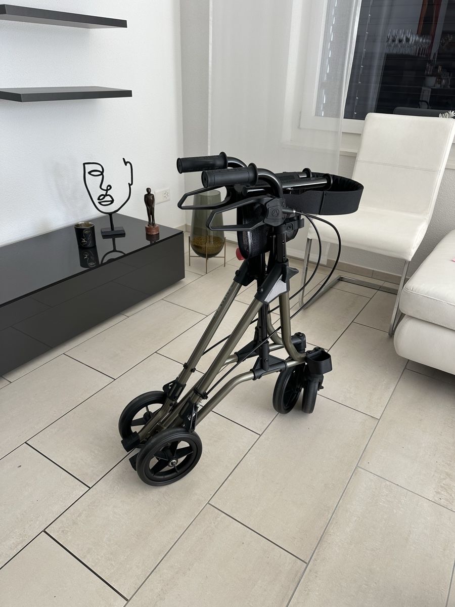 Gehhilfen: Rollator – Neu (gemäss Beschreibung) aus Schenkon von beri007 1