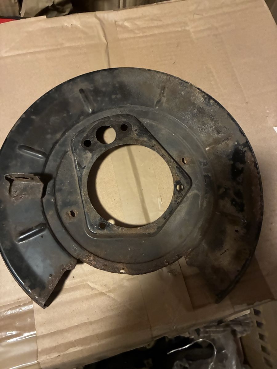 BMW Tutti pezzi di ricambio auto: Bmw e24 e28 bremsblech – Usato da Grenchen venduto da Netii10 2