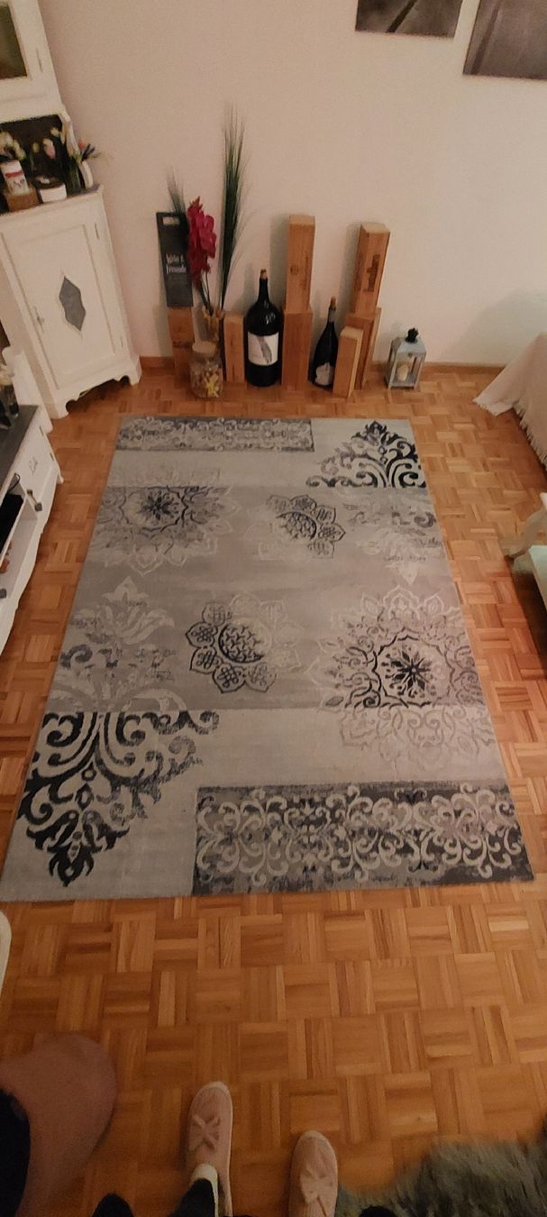 Tappeti: Grauer Teppich mit Ornament top zustand – Usato da Münchenstein venduto da Alicia_Michelle 1