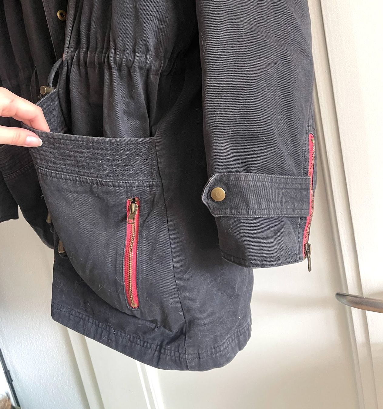 Vestes: Yeou-ya Black parka with red zippers – D'occasion à Zürich par aliiix 3