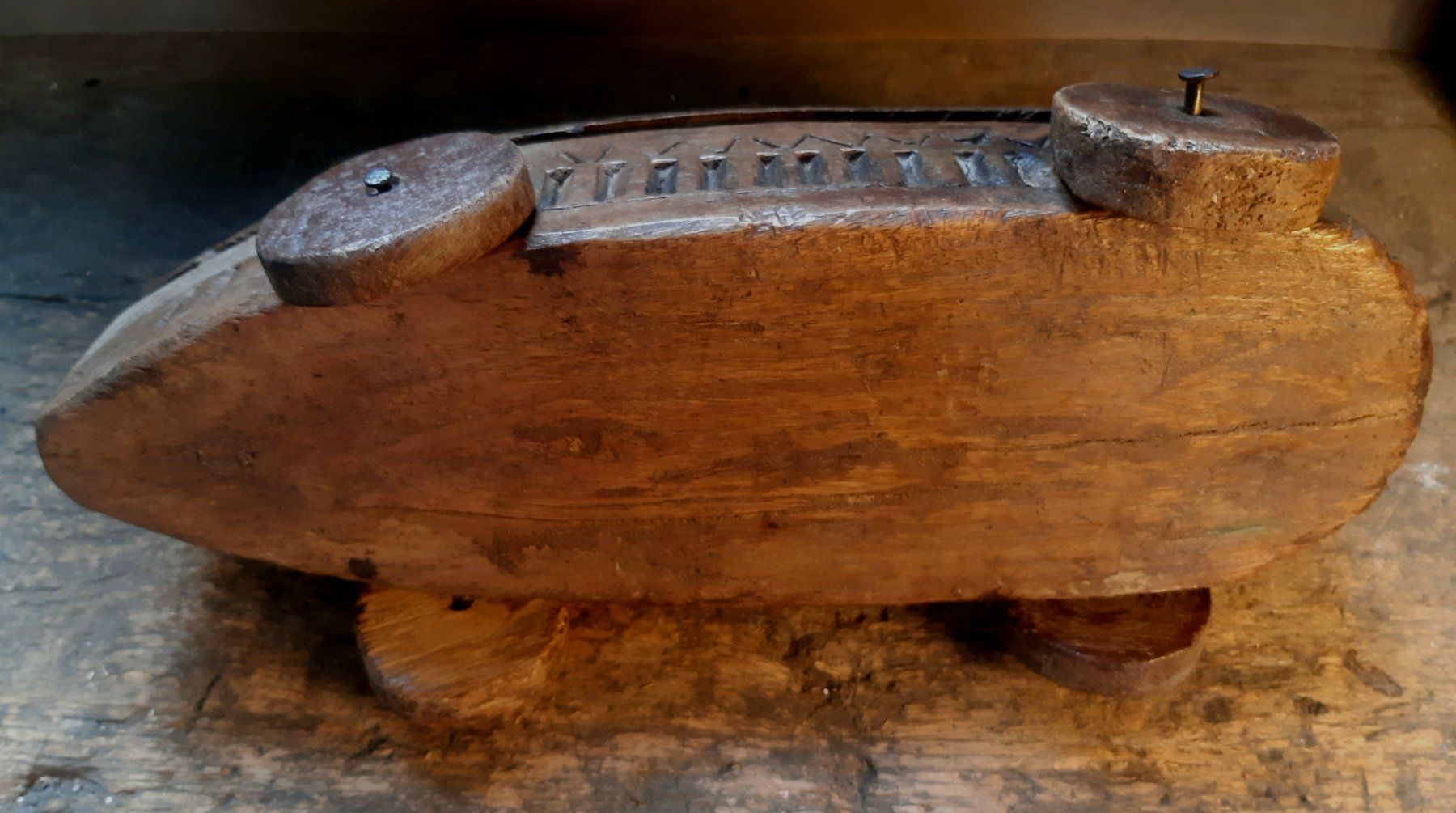 Cassapanche: Antike Schatulle Treen mit Kerbschnitzereien – Usato da Arbon venduto da torso444 4