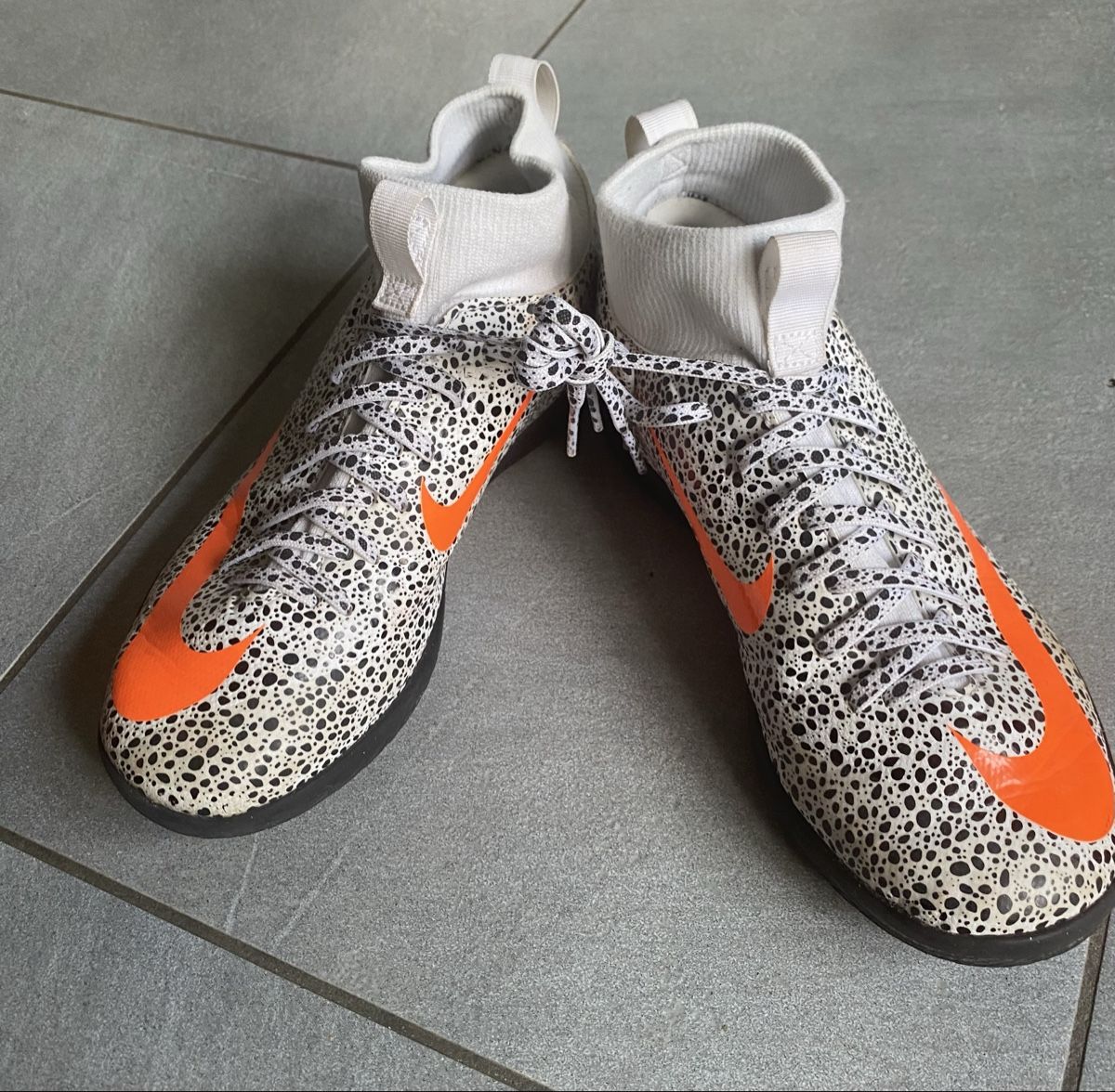 Nike Scarpe da uomo: Hallenschuhe Nike, Gr. 33 – Usato da Schöfflisdorf venduto da ast_jfj7 2