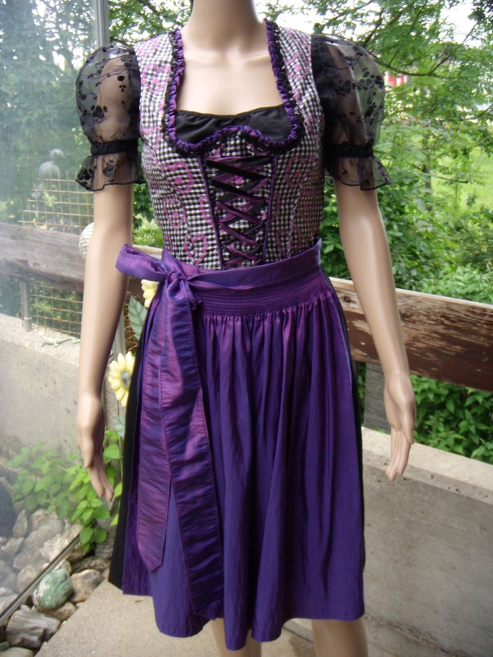 Kostüme: Country Line Dirndl , Gr.32 , schwarz- lila – Neu (gemäss Beschreibung) aus Schwarzenbach SG von Rigus