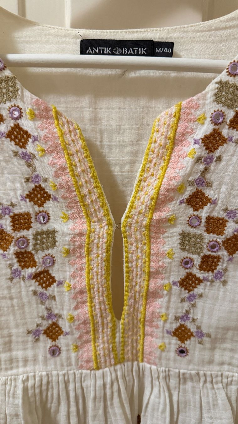 Antik Batik Tuniche: Embroidered Antik Batik Blouse in Linen – Usato da Zürich venduto da pre_vy7t 1