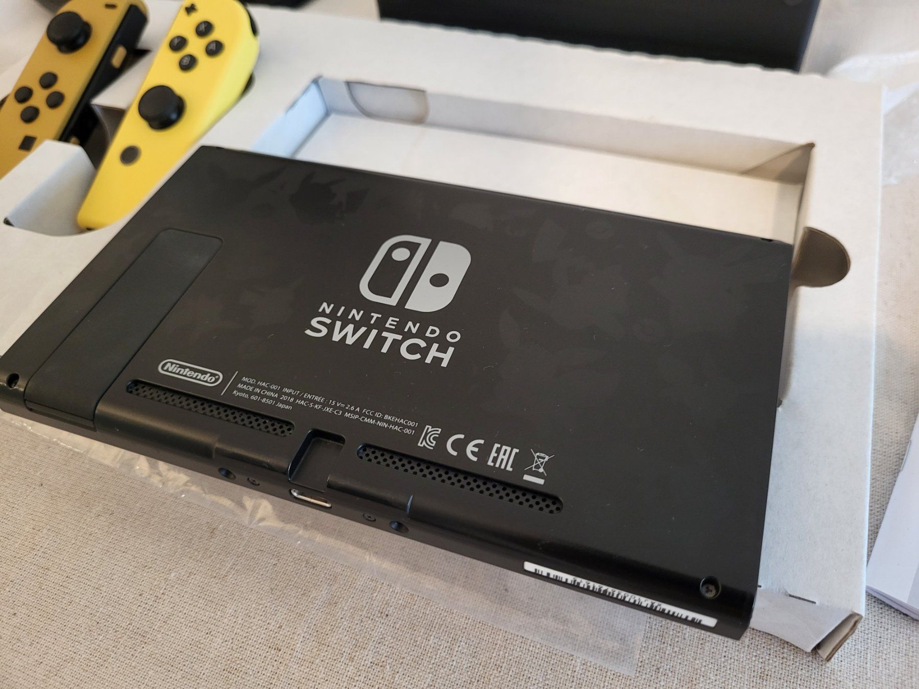 Nintendo Console: Nintendo Switch Pokemon Let's Go-Pikachu - Complete + games – Usato da Zürich venduto da MDC0 3
