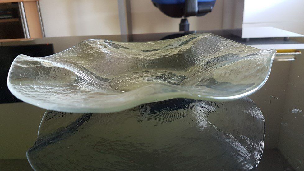 Ciotole: geschwungene + geriffelte Glasschale – Usato da Giswil venduto da online-Brockenhaus 1