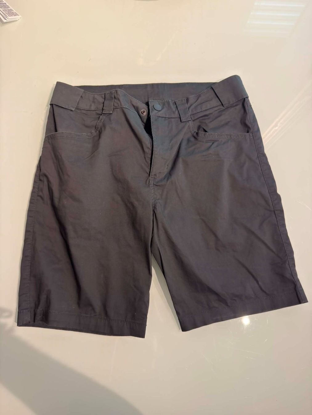Decathlon Pantaloni: QUECHUA Herren-Wandershorts, NH100, Grau SIZE S – Usato da Ennetbaden venduto da str_fmz5