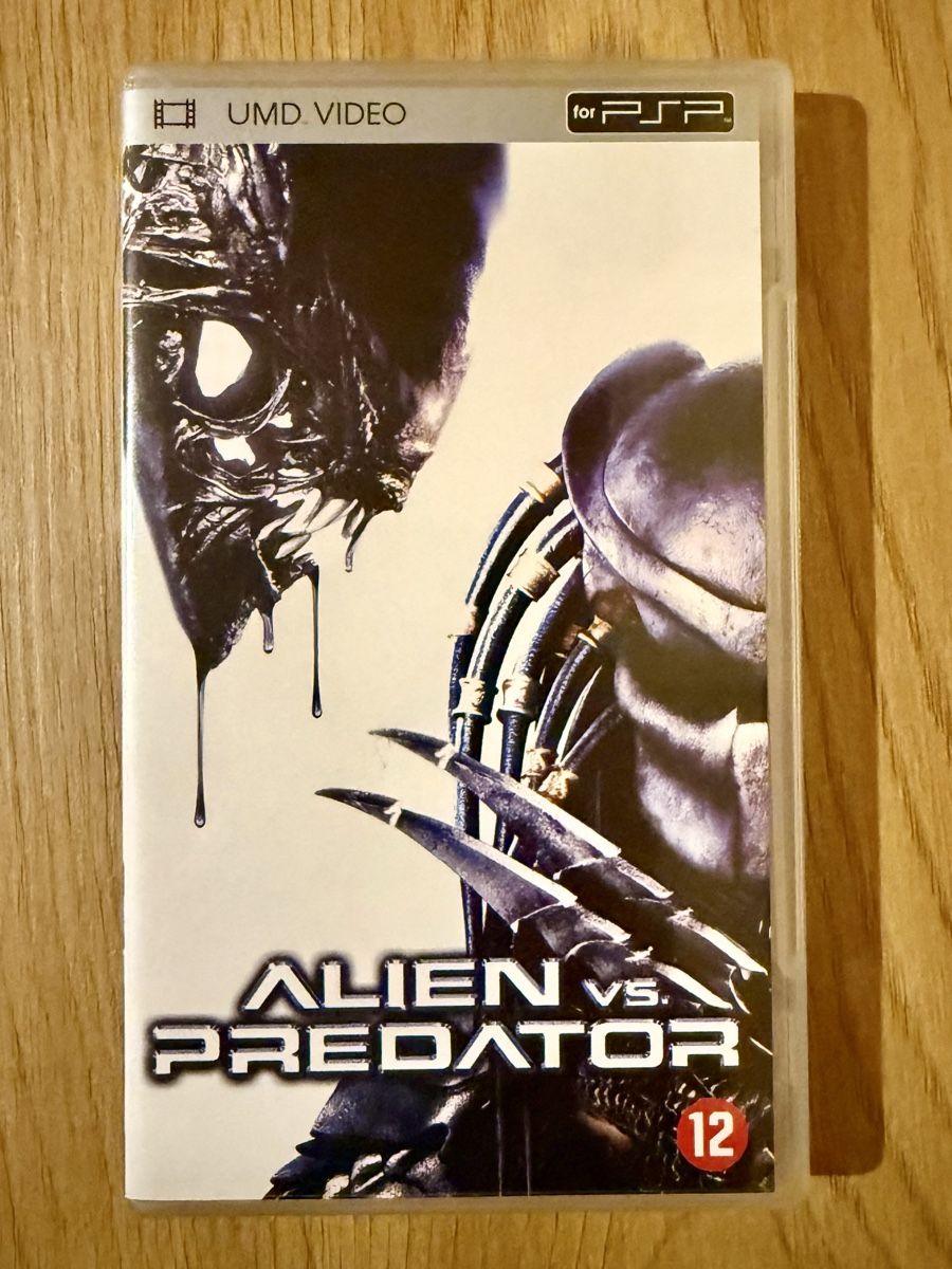 Tutti i DVDs: Alien vs Predator - UMD Video – Usato da Aumont venduto da Lango