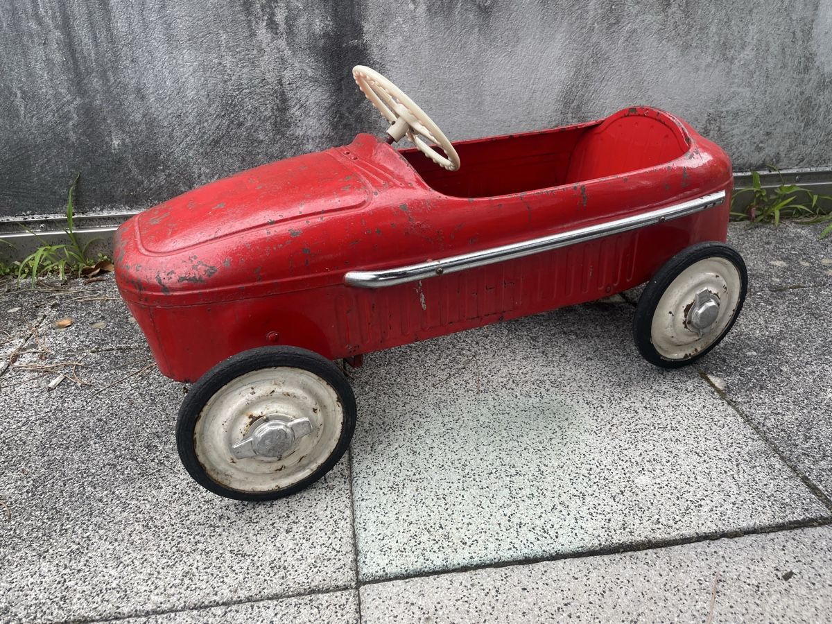 Spielzeuge: Ancienne Voiture à Pédales MG – Gebraucht aus Vallamand von Bricbracbroc82