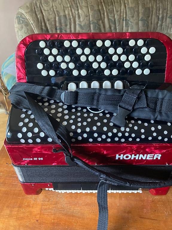 Hohner Musikinstrumente: Accordéon Hohner – Gebraucht aus Martigny von Cavag 1