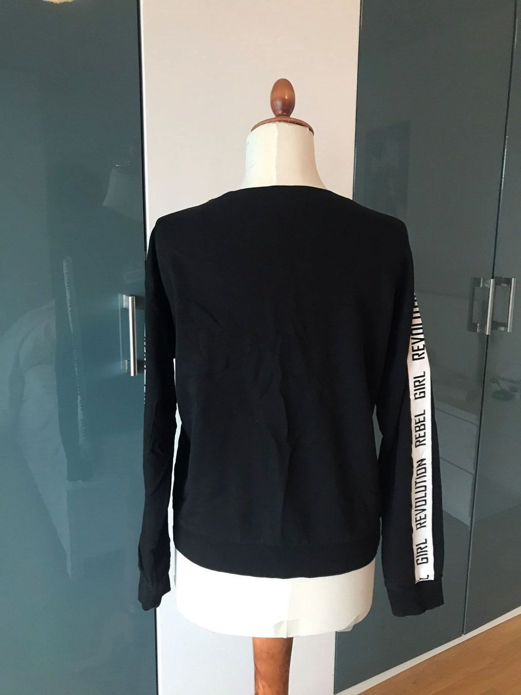 H&M Pullover & Sweatshirts: H&M langarmshirt 38M – Gebraucht aus Duebendorf von Alexandertreyer 4