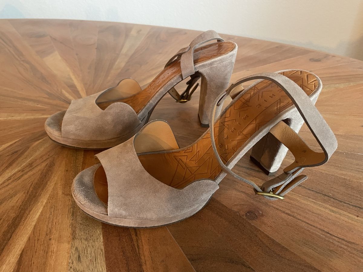 Scarpe da donna: Sandales Chie Mihara en daim beiges, taille 39 – Usato da Biel/Bienne venduto da Muriel0604