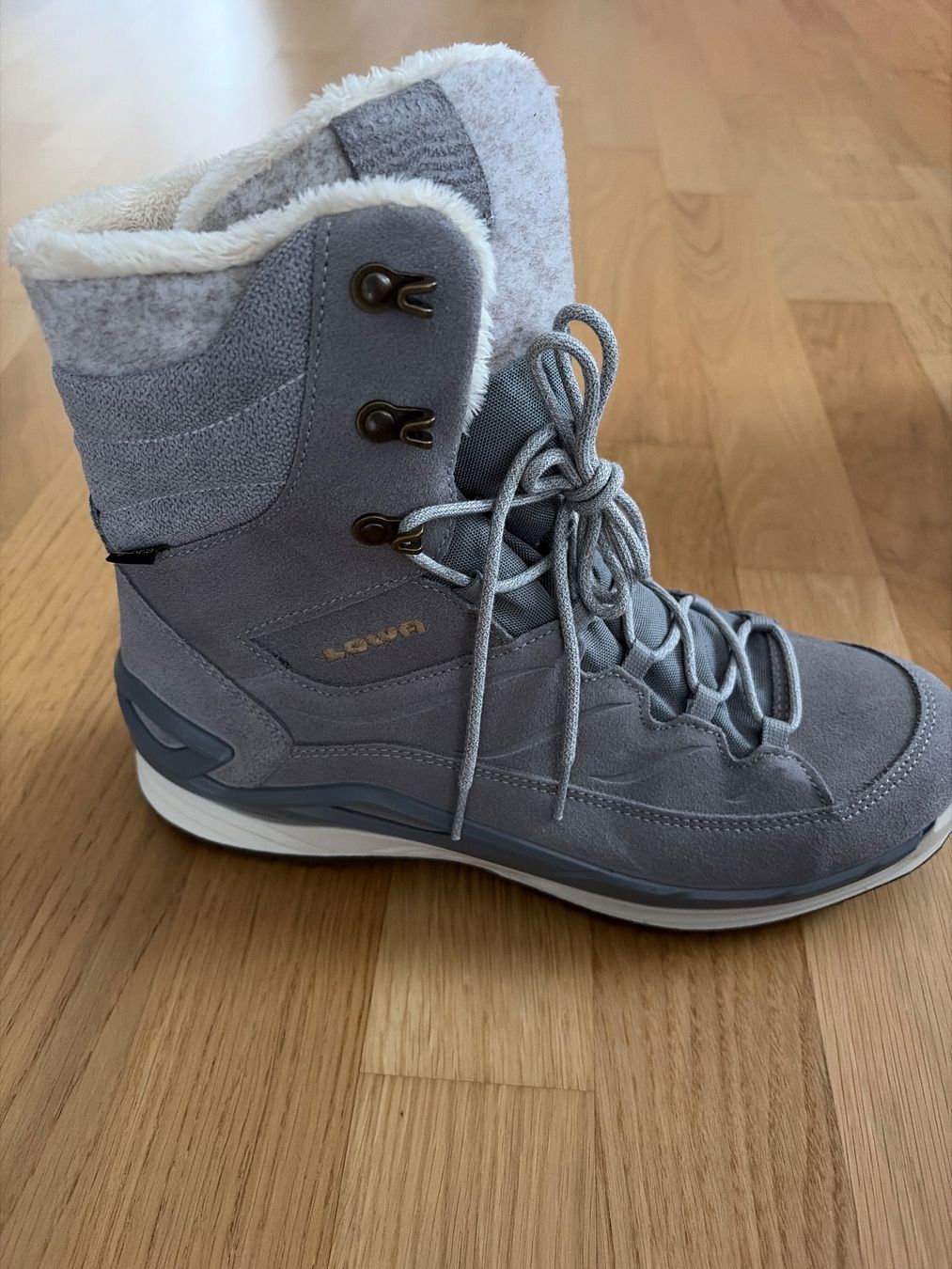 Lowa Scarpe da donna: Winterwanderschuh von Lowa – Nuovo e nell'imballaggio originale da Zürich venduto da Bergwiesen 2
