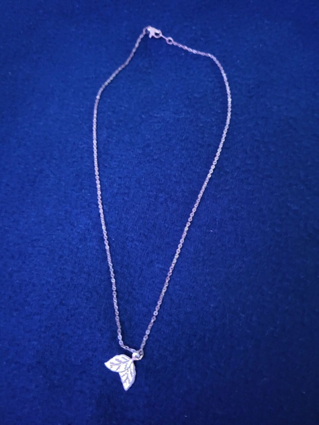 Catenine: Kette mit Anhänger Blatt – Usato da Berikon venduto da Zimmerlinde5