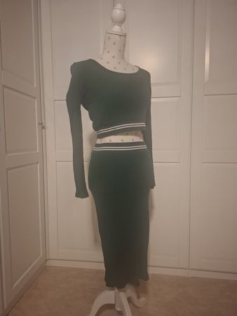 Dunkelgrünes, figurbetontes Zweiteiliges Midikleid, Gr 38