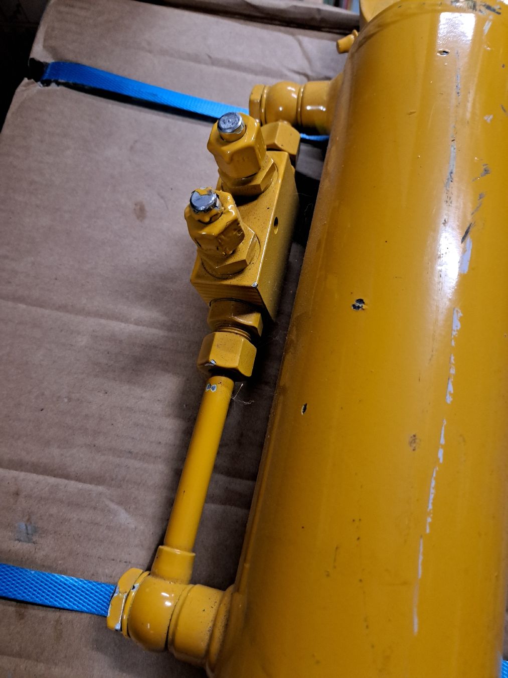 Altri prodotti elettronici: Hydraulikzylinder neuwertig mit Ventilblock – Usato da Grossdietwil venduto da hufi10 2