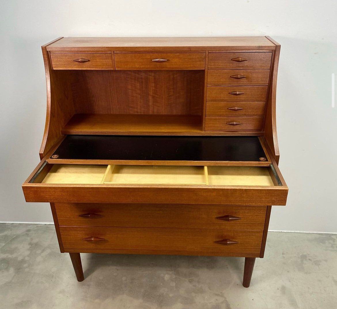 Schreibtische: Danish Teak Sekretär MidCentury 60s – Gebraucht aus Basel von MidMod20C 1
