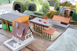NOCH/Kibri 4 x Tunnel H0 + Gebäude Set - Neupreis: ca. 150.-