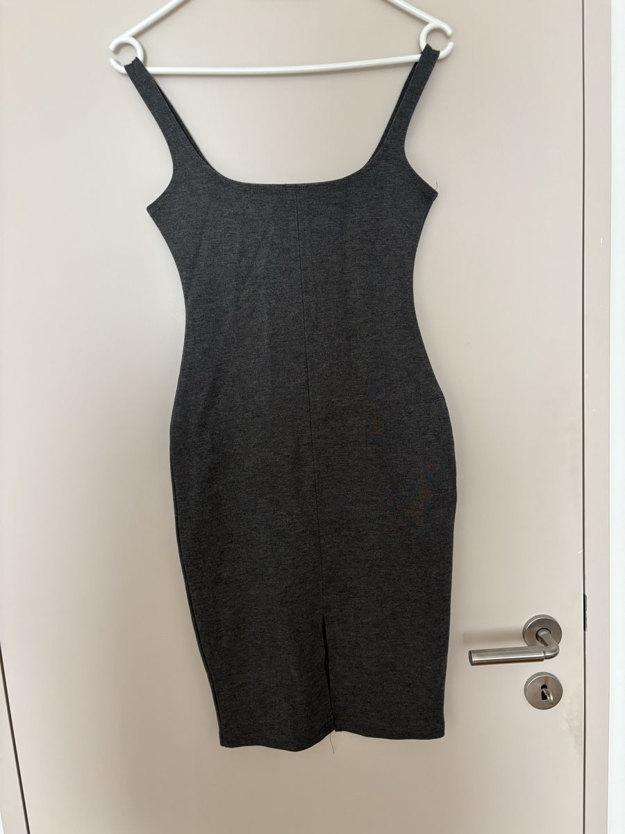 Vestiti: Graues Kleid, figurbetont, Grösse M - Sommer Basic – Usato da Arbon venduto da Viktoriaa 1