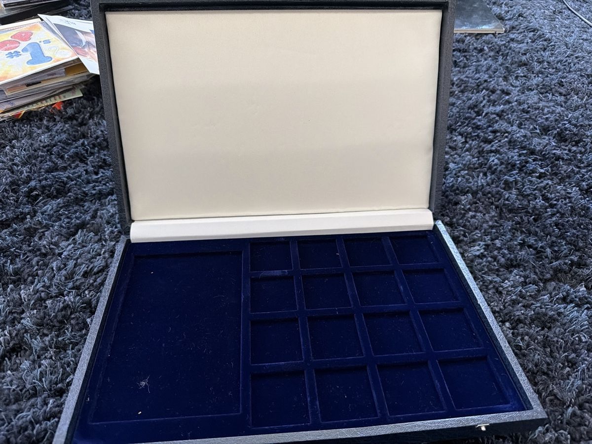 Tutti gli attrezzi: Coffret pour monnaies ou Bijouteries – Usato da Hittnau venduto da Pat_yl7f 1