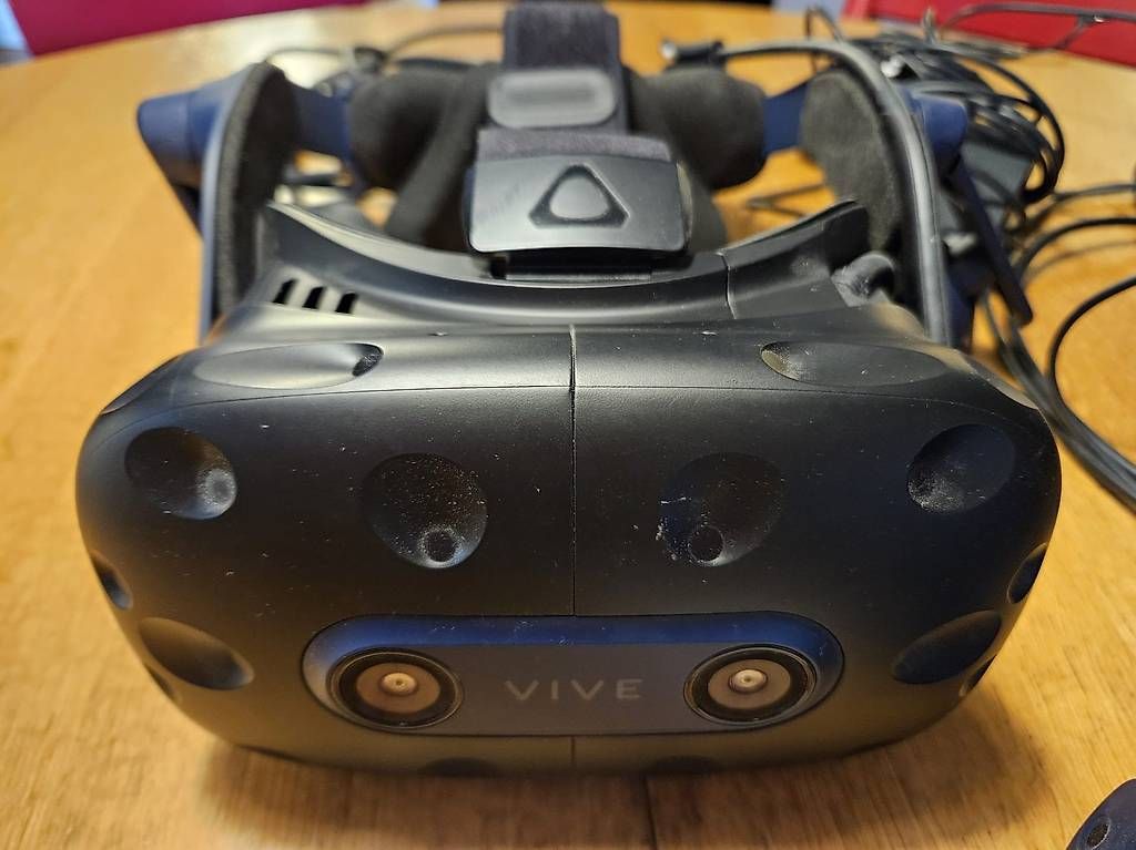 VR Brille: VIVE Pro 2 Full Kit – Gebraucht aus Bern von Lindaselina 1
