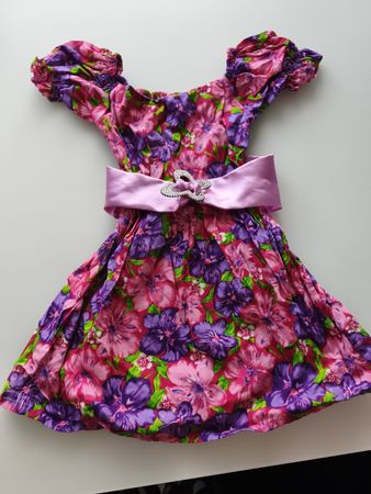 ca 3 bis 4 Jahre festlich o.Sommerkleid