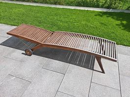 Gartenliege aus Holz mit Rädern gebraucht Zustand