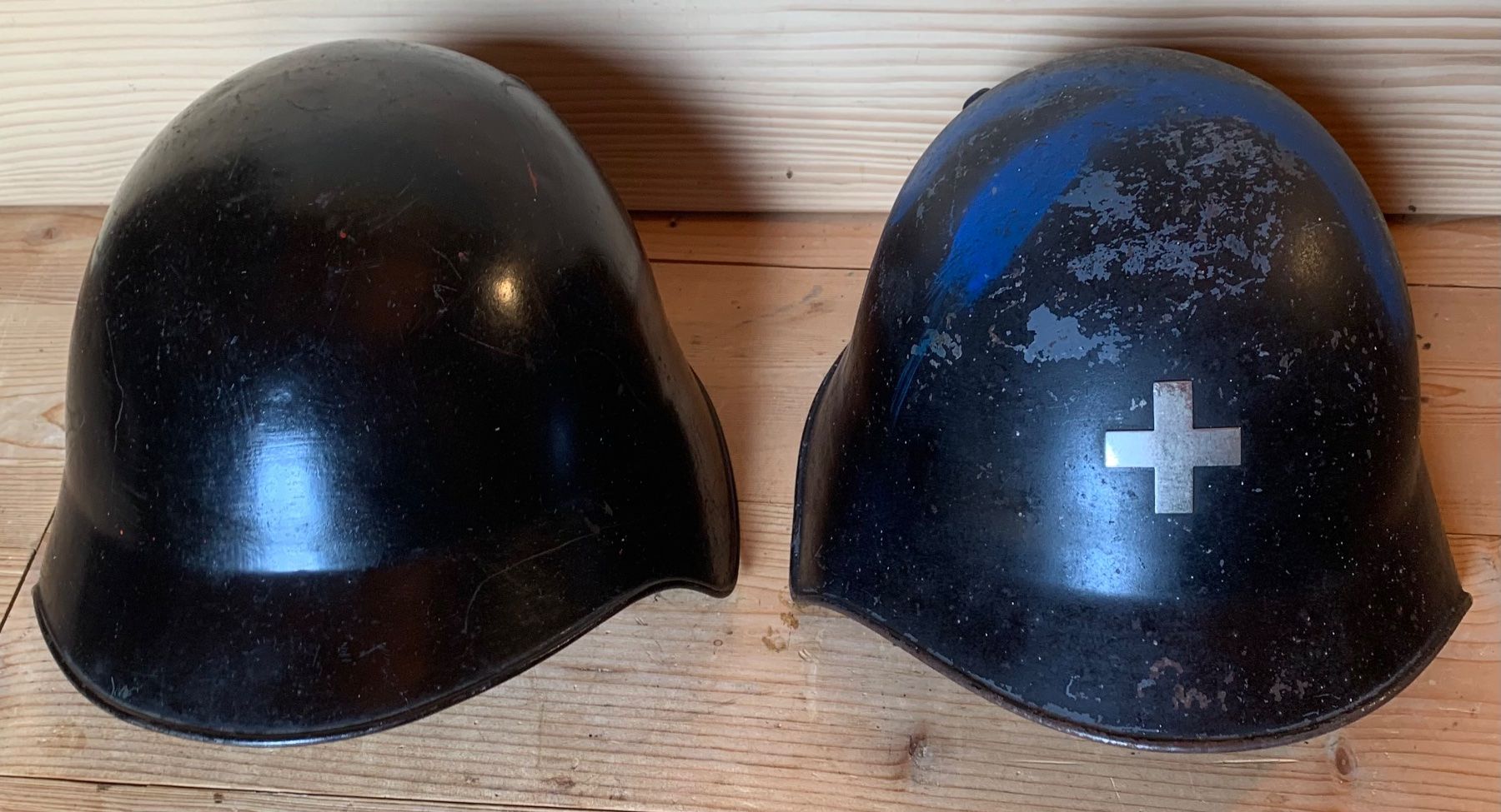 Schweizer Armee Uniformi & Effetti personali: 2 Stahlhelme – Usato da Goldingen venduto da Bergler012