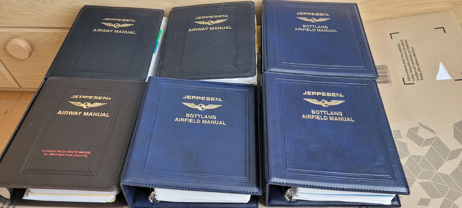 Bücher: 6 Jeppesen Ordner mit Flugnavigationskarten – Gebraucht aus Mastrils von csbeko