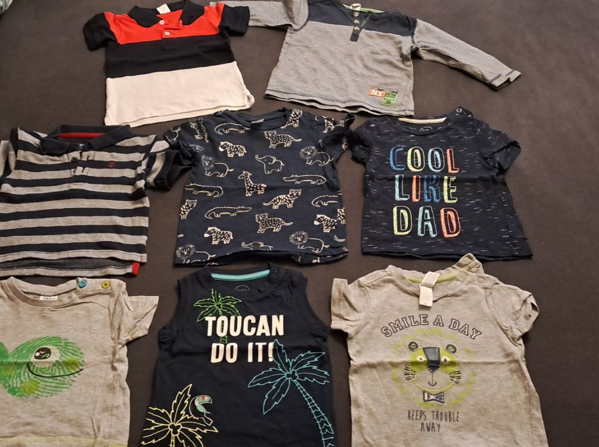 Lotti & Set di vestiti: T-Shirts Gr. 80 – Usato da Oberrieden venduto da Raja011