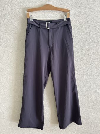 Pantalon d'été HARE, taille M, parfait état, stylé!