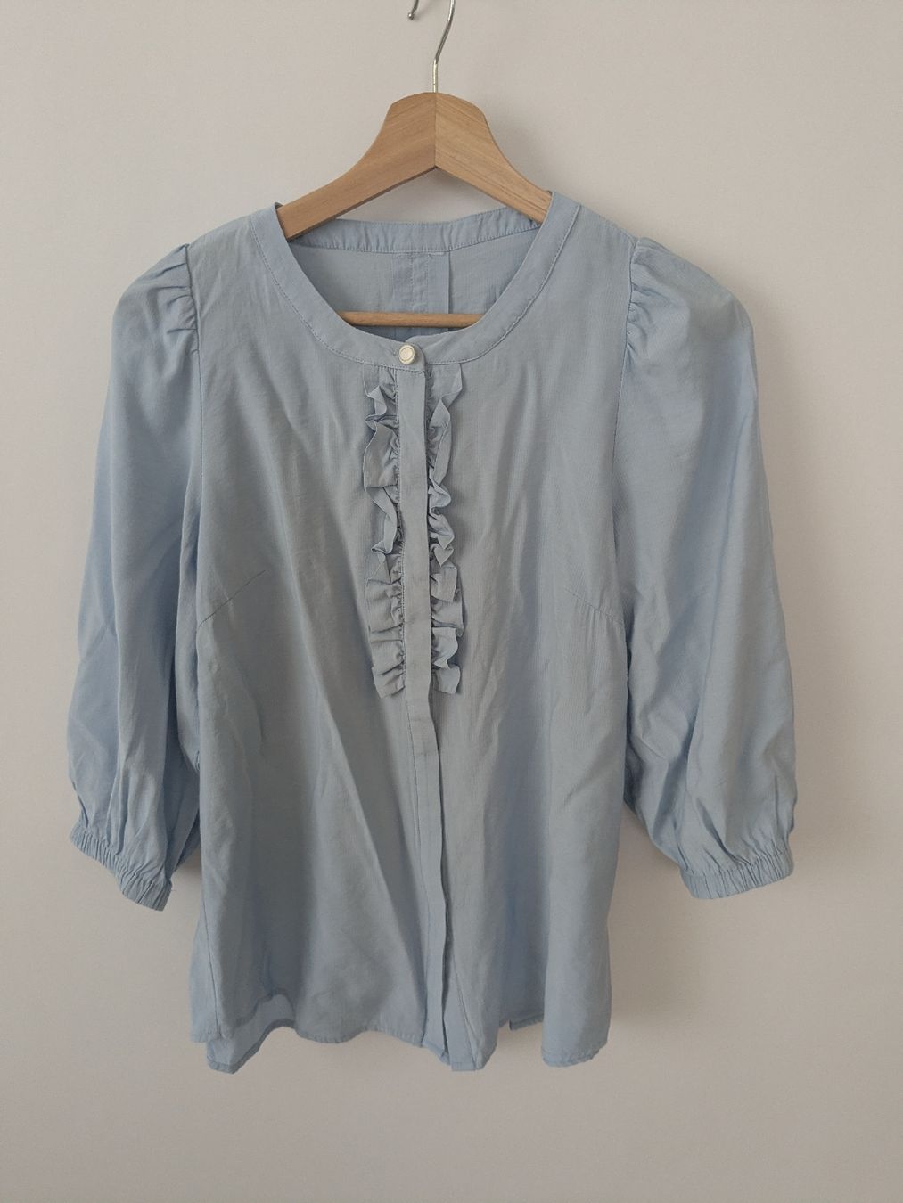 Camicette: Damen Bluse hellblau mit Rüschen Grösse S  – Usato da Rorschach venduto da olg_5qq2 1