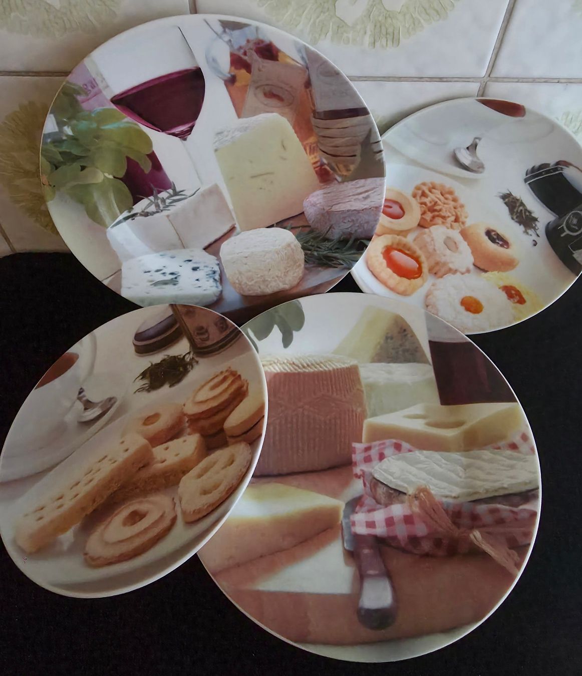 Piatti: Set de 4 assiettes pour fromage ou dessert – Nuovo e nell'imballaggio originale da Genève venduto da BruceKampbell 1