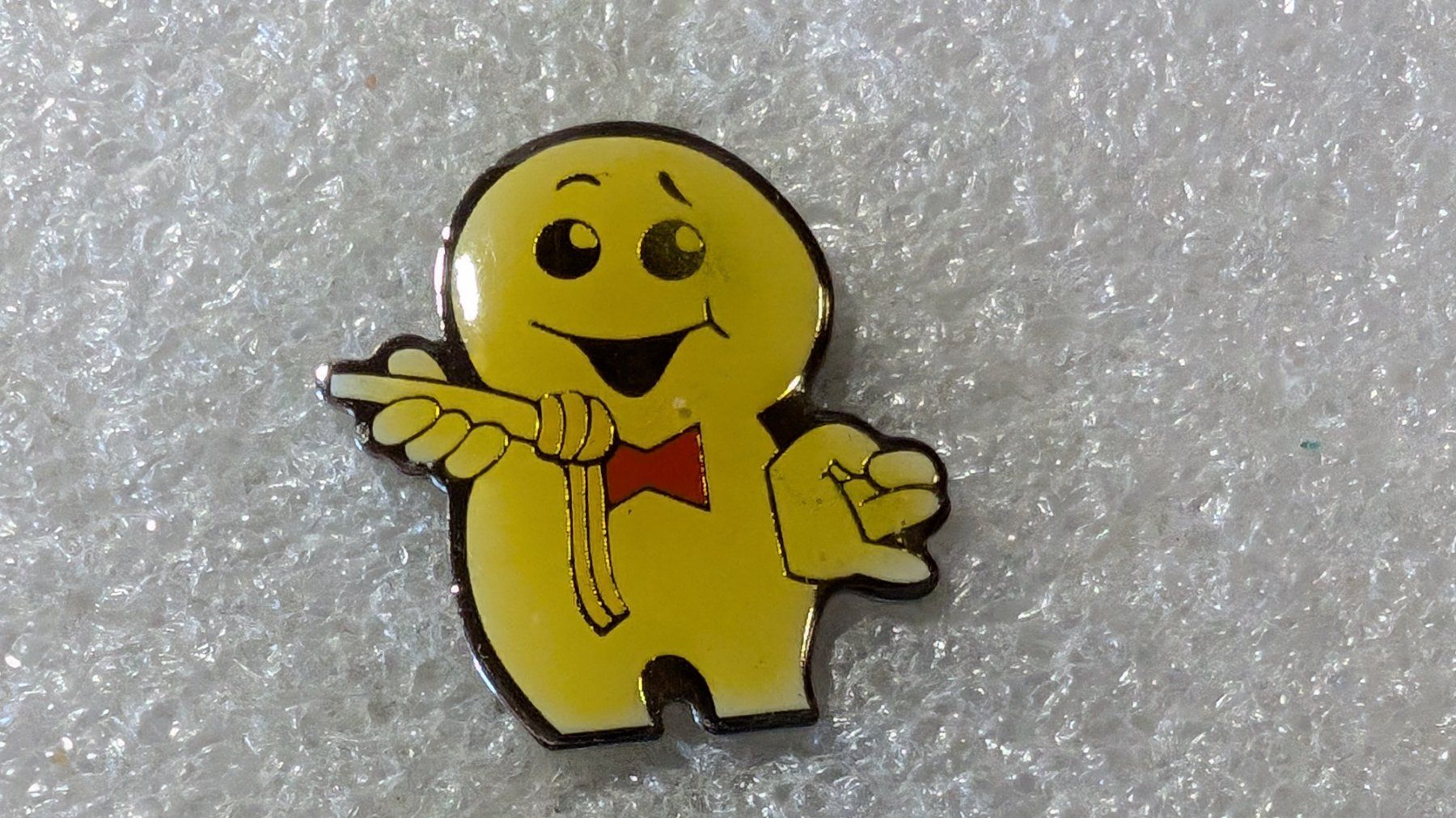 Plaketten & Abzeichen: Ansteckpin 226: Maga Bio – Gebraucht aus Oppligen von Pin-Fall-Shop