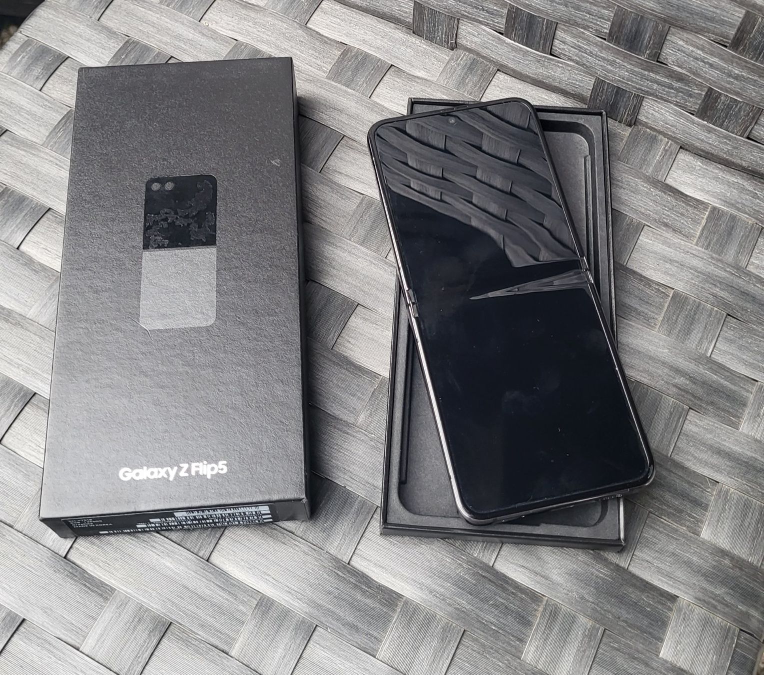 Samsung Telefoni cellulari / Smartphones: Téléphone Z Flip 5 – Usato da Fribourg venduto da VictoriaShop7 1