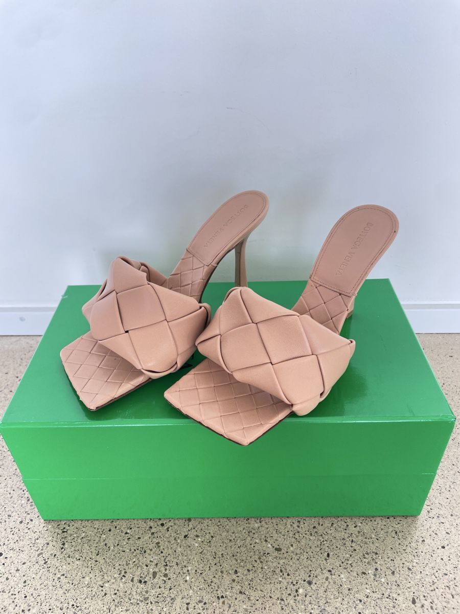 Bottega Veneta Scarpe da donna: Bottega Veneta Lido Mules – Usato da Stäfa venduto da Nicole093 2