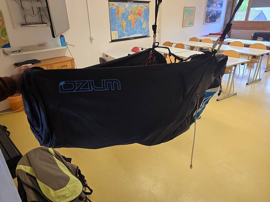 Sport dell'aria & Aquiloni: Ozone Ozium L Liegegurtzeug – Usato da Matzendorf venduto da Flugschule-Jura 2