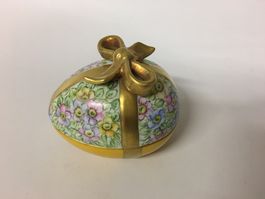 Gerold Porzellan Osterei, Schmuckdose mit Goldschleife.