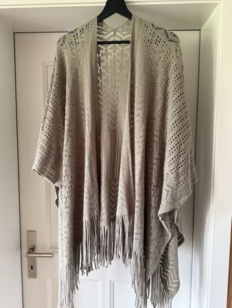 Damenponcho mit Fransen zartes grün