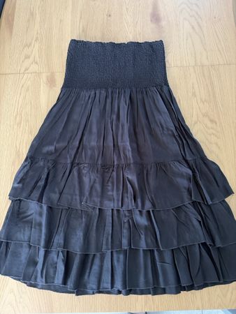 Schwarzes Kleid mit Gummizug, Grösse M