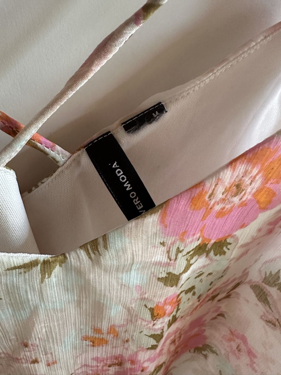 Vero Moda Tops: Top Veromoda Gr. M rosa Blumen – D'occasion à Münsingen par Secondhand89 1