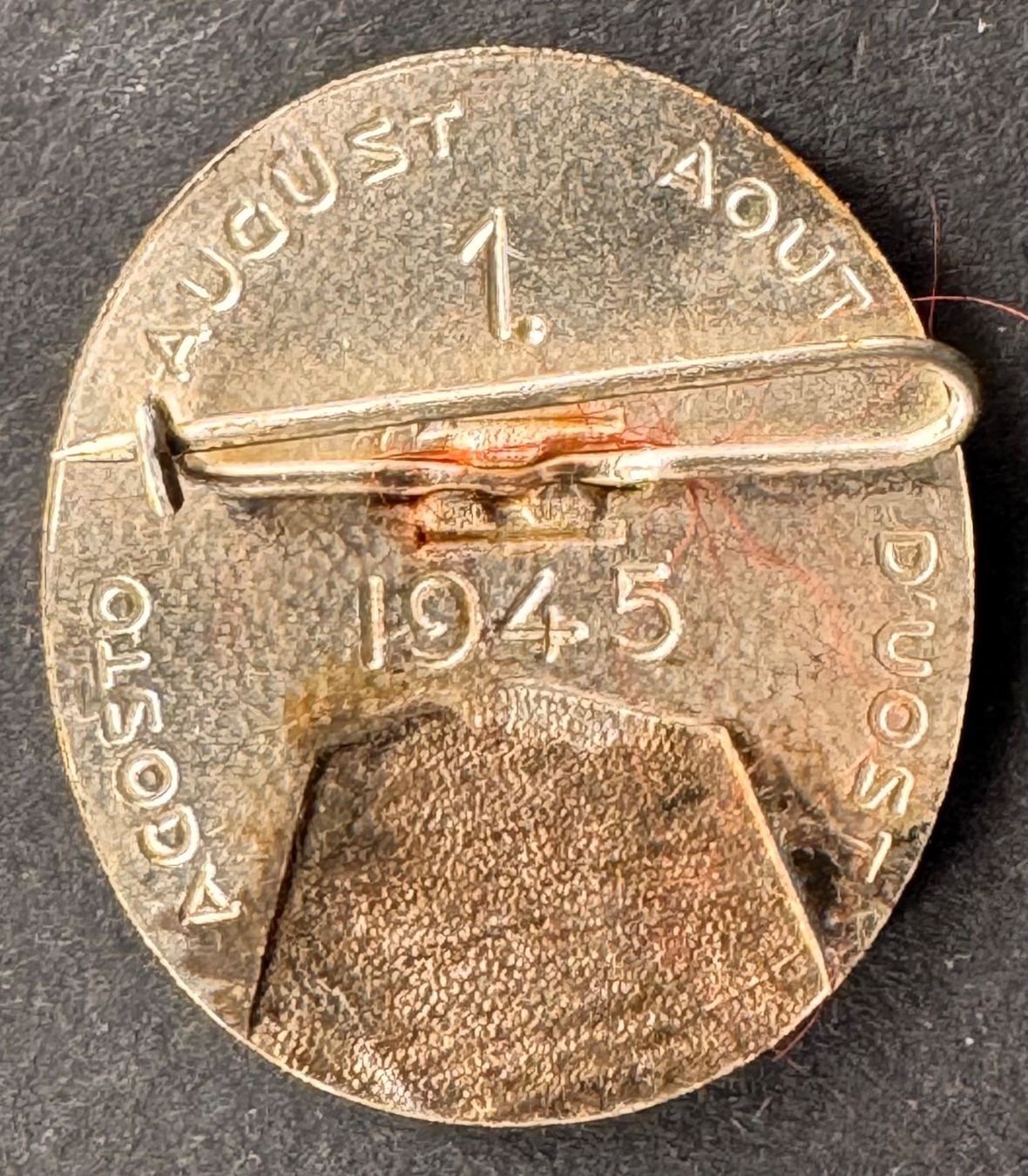 Spille & Fermagli: 1. August Medaille 1945, Mutter mit Kind – Usato da Andwil SG venduto da Ariisa1234 1