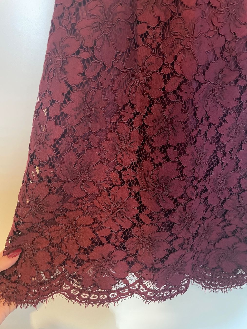 Sandro Kleider: Elegantes Sandro Kleid Bordeaux aus Spitze – Neu (gemäss Beschreibung) aus Lausen von san_ddq5 1