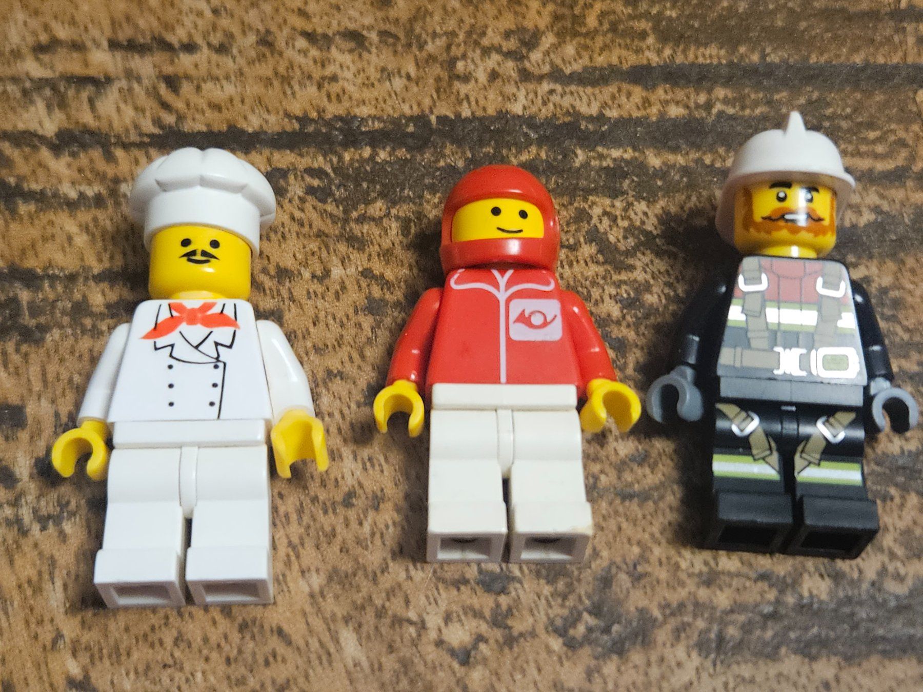Lego Kit di costruzioni: lego lot de 3 figurines – Usato da Confignon venduto da Ecrofigs
