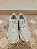 Sneaker, modern und bequem