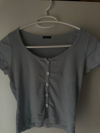 Classic Brandy Melville Top mit Knöpfen💙