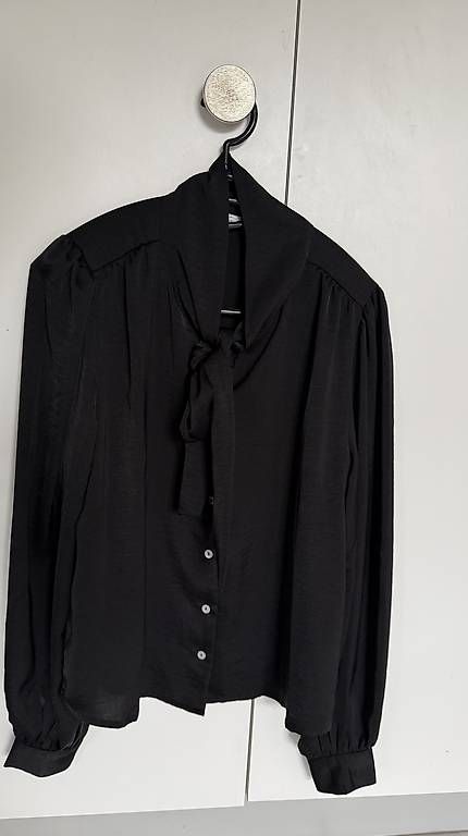 Camicette: Elegante Bluse und Hose Grösse 36 – Usato da Neftenbach venduto da Leabach 2