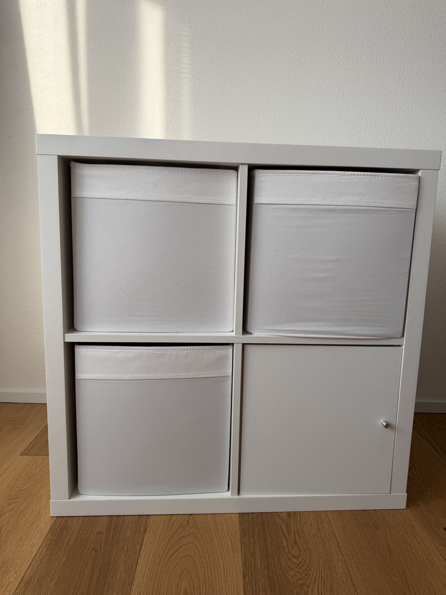 Ikea Scaffali: Regal weiss 4 Fächer mit Einsätzen  – Usato da Affeltrangen venduto da Sabrina.gall 1